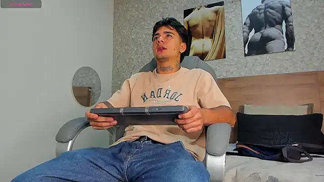 JamesDeker online show from October 13, 10:10 pm