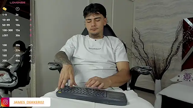 JamesDeker online show from October 20, 8:09 pm