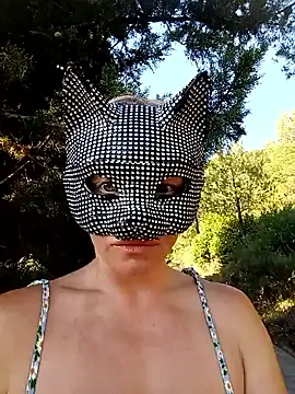 Snapshot of HotWife_VR chatting on June 18, 6:02 am HotWife VR online show from June 18, 6:02 am