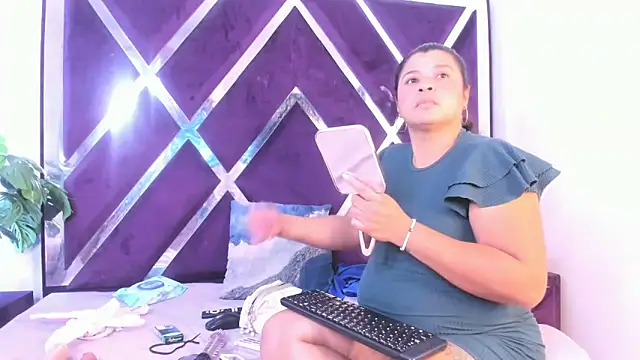 luzenaasm online show from October 31, 4:35 am