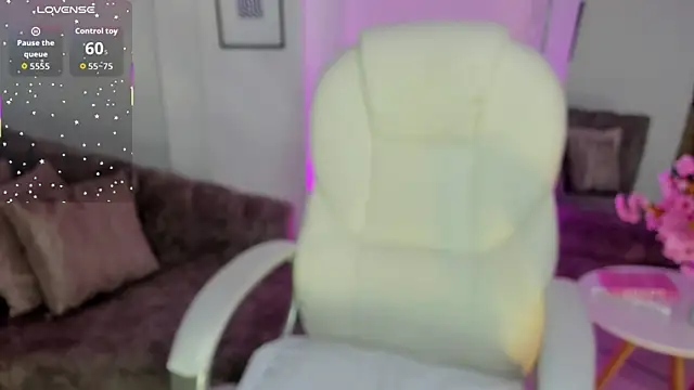 Snapshot of Melina_Rouge chatting on November 21, 6:39 pm Melina Rouge online show from November 21, 6:39 pm