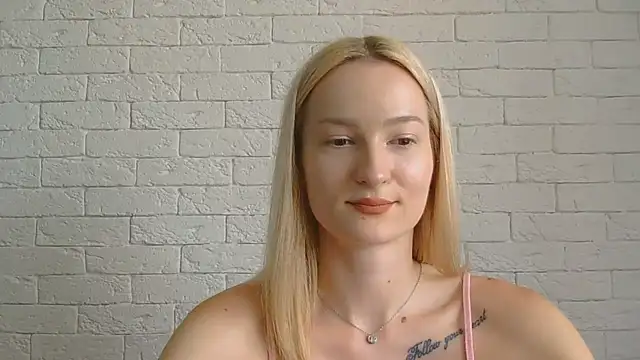 Snapshot of Alice_Sweet_01 chatting on June 23, 11:41 am Alice Sweet 01 online show from June 23, 11:41 am