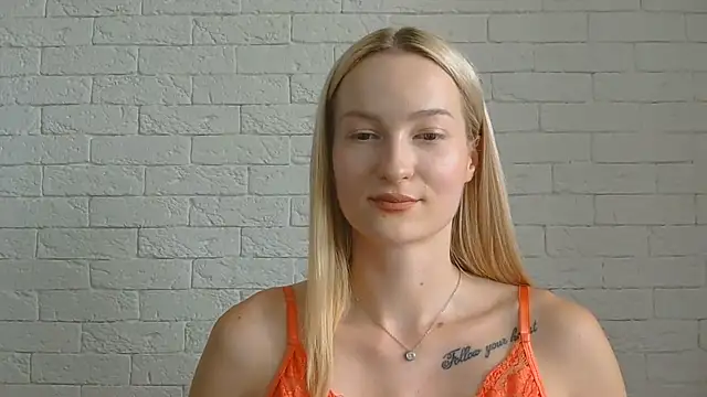 Snapshot of Alice_Sweet_01 chatting on July 10, 11:57 am Alice Sweet 01 online show from July 10, 11:57 am