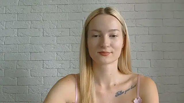 Snapshot of Alice_Sweet_01 chatting on July 12, 8:05 am Alice Sweet 01 online show from July 12, 8:05 am