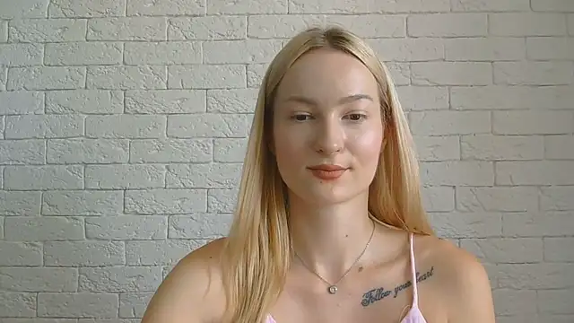 Snapshot of Alice_Sweet_01 chatting on July 15, 11:37 am Alice Sweet 01 online show from July 15, 11:37 am