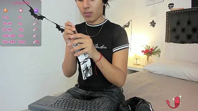 Snapshot of ScarlettVell chatting on October 22, 7:02 pm ScarlettVell online show from October 22, 7:02 pm