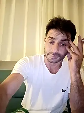 Snapshot of alex10alexx chatting on October 13, 12:43 am alex10alexx online show from October 13, 12:43 am