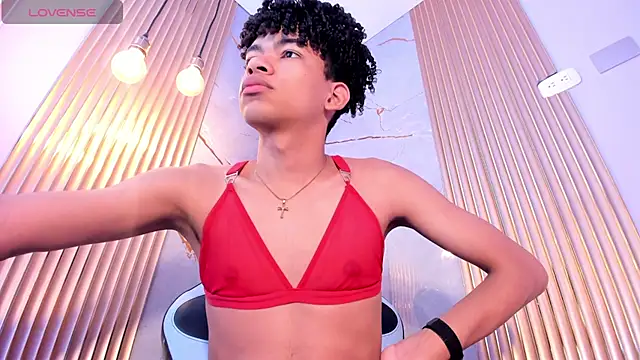 Snapshot of Ivone_Rose_ chatting on October 31, 12:28 pm Ivone Rose online show from October 31, 12:28 pm