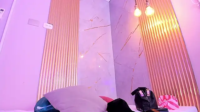 Snapshot of Ivone_Rose_ chatting on November 12, 12:27 pm Ivone Rose online show from November 12, 12:27 pm