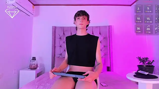 Diamond Piarce online show from February 7, 4:38 am