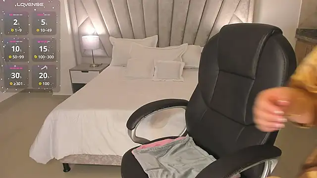 Viictoria jones online show from March 19, 12:03 am