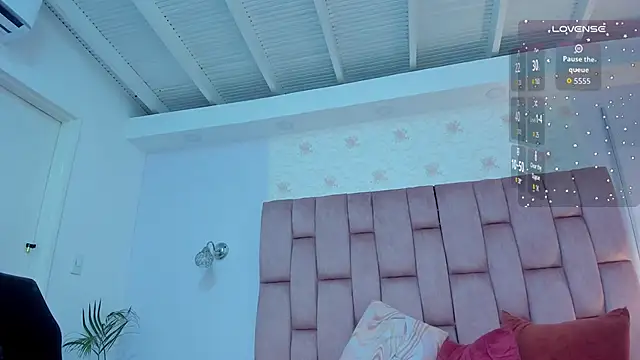 aishathornee online show from September 18, 9:22 am