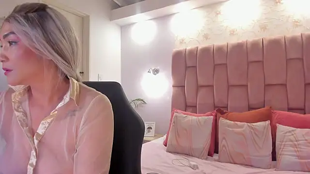 aishathornee online show from October 8, 9:23 pm