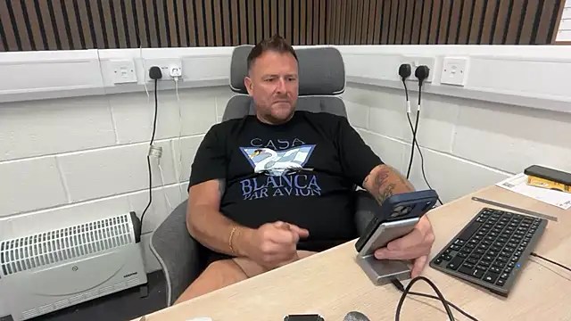 Snapshot of bilf1978 chatting on June 18, 9:14 am bilf1978 online show from June 18, 9:14 am