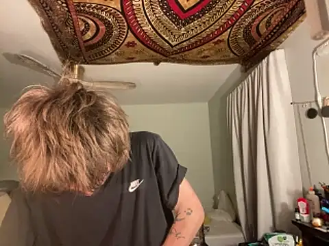 XanderOzzz online show from April 1, 9:32 am