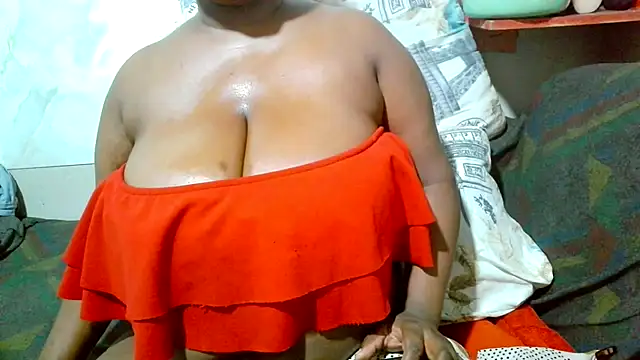 Snapshot of bustydivaxx21 chatting on November 3, 8:54 pm bustydivaxx21 online show from November 3, 8:54 pm