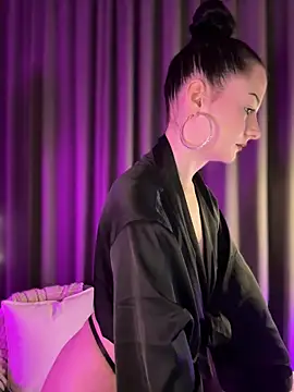 Snapshot of bigJuicyPussy chatting on February 15, 1:31 pm bigJuicyPussy online show from February 15, 1:31 pm