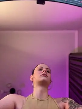 Snapshot of bigJuicyPussy chatting on February 22, 1:53 pm bigJuicyPussy online show from February 22, 1:53 pm