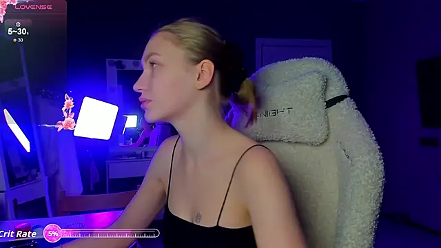 Snapshot of Ammi_bliss chatting on October 6, 3:15 am Ammi bliss online show from October 6, 3:15 am