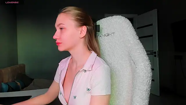 Snapshot of Ammi_bliss chatting on November 18, 3:23 am Ammi bliss online show from November 18, 3:23 am