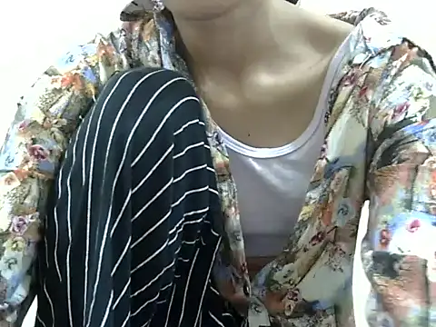 smallcuute online show from November 24, 8:30 pm