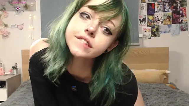 Snapshot of triplebakaaa chatting on October 5, 10:51 pm triplebakaaa online show from October 5, 10:51 pm