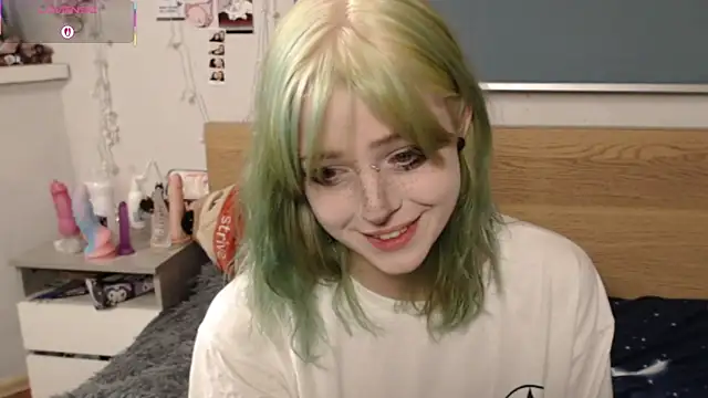 Snapshot of triplebakaaa chatting on November 11, 6:41 pm triplebakaaa online show from November 11, 6:41 pm