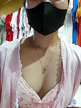 Laurie369 online show from September 12, 5:51 am