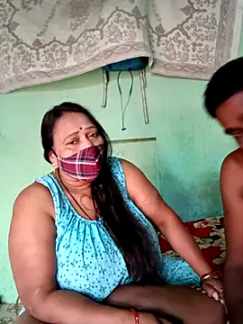 LoveOnStream online show from March 21, 11:15 am