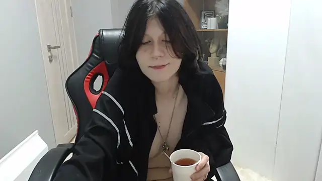 TinaQuiin online show from September 22, 8:05 am