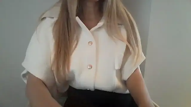 izabellaxoxo online show from December 17, 11:05 am