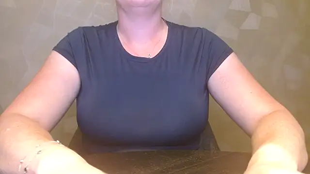 Esmee-Xxx online show from September 15, 6:41 pm