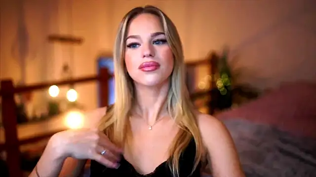 Emilyvanroessel online show from November 6, 5:14 pm