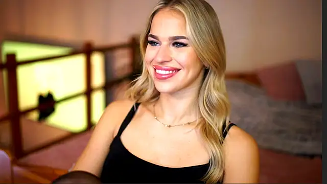 Emilyvanroessel online show from May 2, 8:08 am