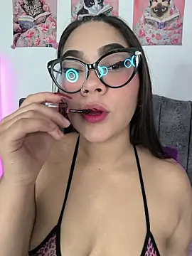 Snapshot of Vale_Walker chatting on November 23, 2:44 am Vale Walker online show from November 23, 2:44 am