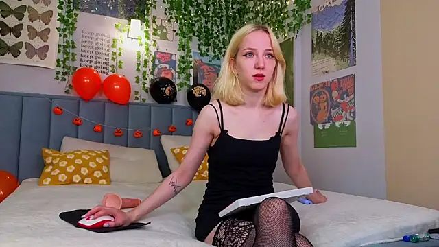 EmmaNovak online show from October 22, 12:27 pm