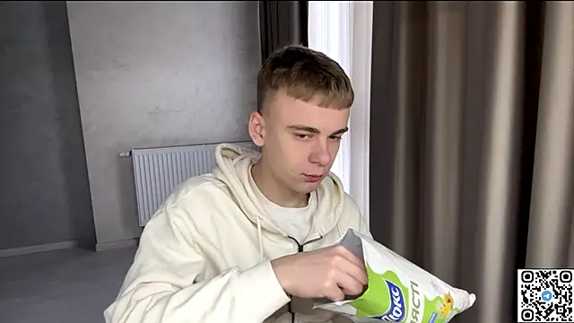 Snapshot of echowraith chatting on December 20, 10:22 am echowraith online show from December 20, 10:22 am