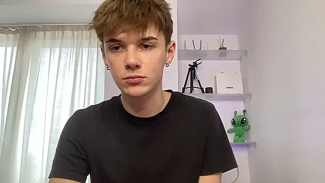 Snapshot of Milk_Guy chatting on October 10, 11:42 am Milk Guy online show from October 10, 11:42 am