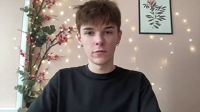 Snapshot of Milk_Guy chatting on October 17, 9:56 am Milk Guy online show from October 17, 9:56 am