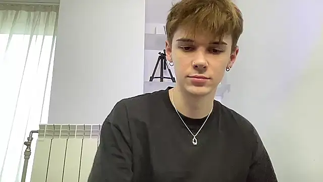 Snapshot of Milk_Guy chatting on October 21, 11:33 am Milk Guy online show from October 21, 11:33 am