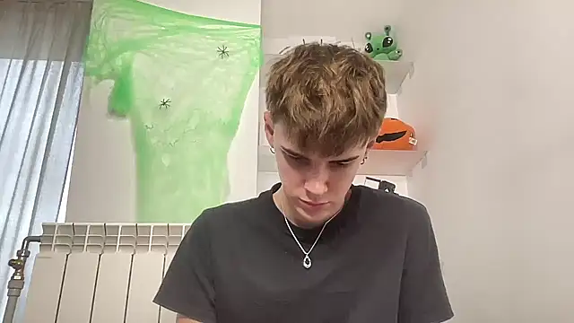 Snapshot of Milk_Guy chatting on October 28, 12:52 pm Milk Guy online show from October 28, 12:52 pm