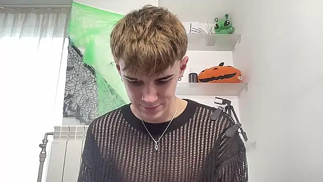 Snapshot of Milk_Guy chatting on October 29, 1:24 pm Milk Guy online show from October 29, 1:24 pm