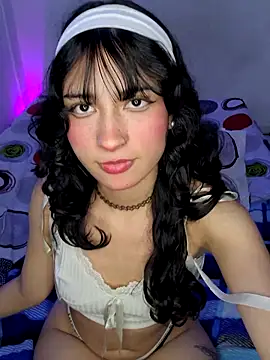 Snapshot of Danly_ chatting on February 3, 2:53 am Danly online show from February 3, 2:53 am