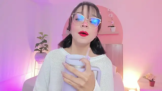 Clara Luu online show from May 1, 2:27 am