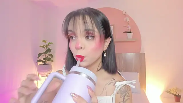 Clara Luu online show from May 7, 3:01 am