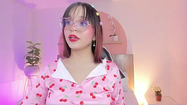 Clara Luu online show from May 9, 4:17 am