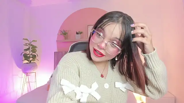 Clara Luu online show from May 10, 3:33 am