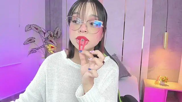 Clara Luu online show from May 22, 3:35 am