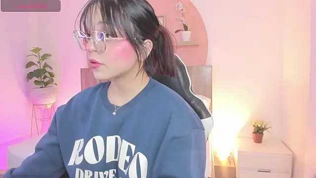 Clara Luu online show from May 23, 2:50 am