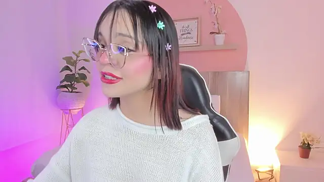 Clara Luu online show from June 3, 2:25 am
